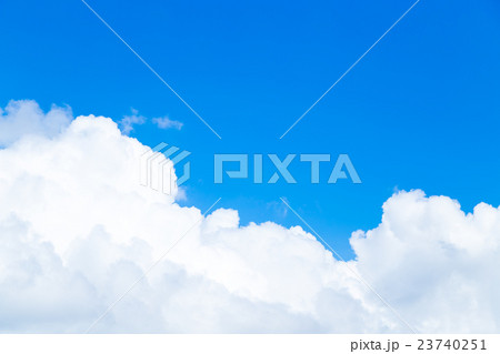 鮮やかに仕上げた積乱雲 空と雲の写真素材 空の背景素材 コピースペース 広告スペース 真夏イメージ 鮮やかに仕上げた積乱雲 空と雲の写真素材 空の背景素材 コピースペース 広告スペース 真夏イメージ 23740251