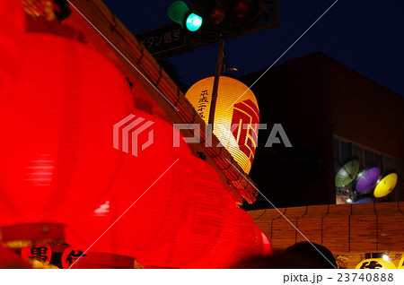 夏祭りの提灯の赤 川越百万灯夏まつり　フォーカス奥 23740888