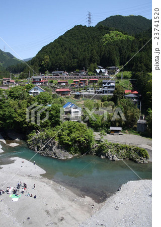 多摩川上流部と青梅線川井駅 23741520
