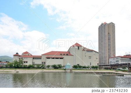 宝塚大劇場と宝塚音楽学校と阪急電車 23743230