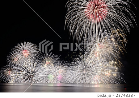 湖上の花火（７） 23743237