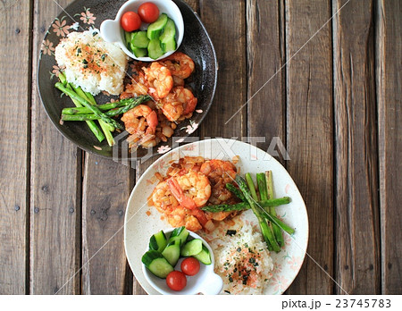 家で作ったガーリックシュリンプのワンプレートごはん 23745783