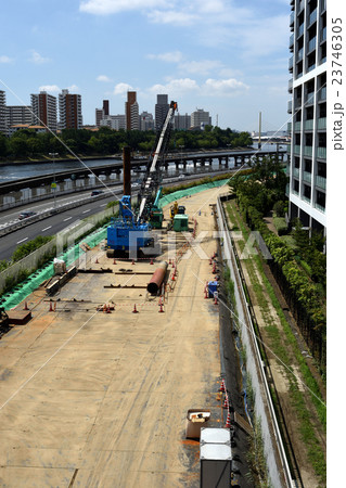 首都高速1号羽田線更新工事：工事中の迂回路 23746305