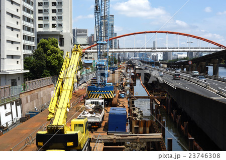 首都高速1号羽田線更新工事：工事中の迂回路 23746308