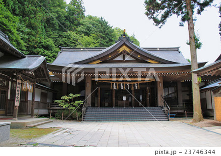 諏訪大社 ( 上社 ・ 本宮 ) 宝物殿 信濃國一之宮 (2015年8月) 長野県 諏訪大社 ( 上社 ・ 本宮 ) 宝物殿 信濃國一之宮 (2015年8月) 長野県 23746344