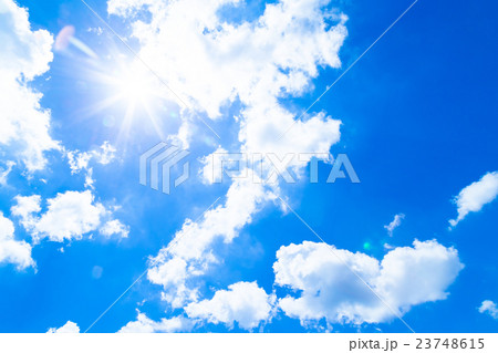 鮮やかに仕上げた積雲 空と雲の写真素材 空の背景素材 コピースペース 広告スペース 真夏イメージ 鮮やかに仕上げた積雲 空と雲の写真素材 空の背景素材 コピースペース 広告スペース 真夏イメージ 23748615