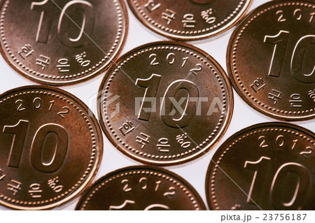 韓国硬貨まとめ売り（71,400ウォン＋おまけ付き） 630355698.jpg?1555598552