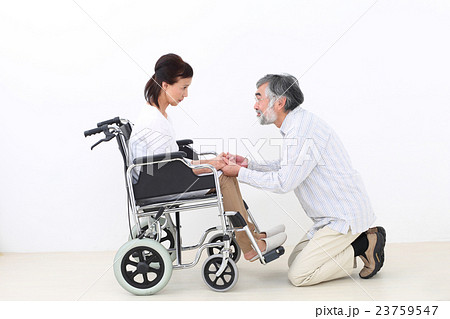 車椅子・老老介護 23759547