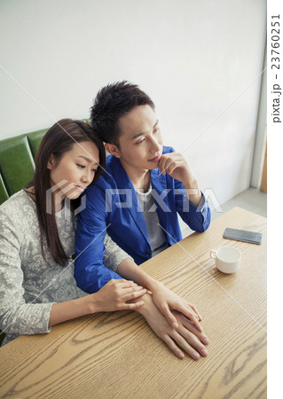 男女のライフスタイルイメージ 23760251