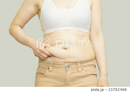 女性のぽっちゃりおなか 女性のぽっちゃりおなか 23762466