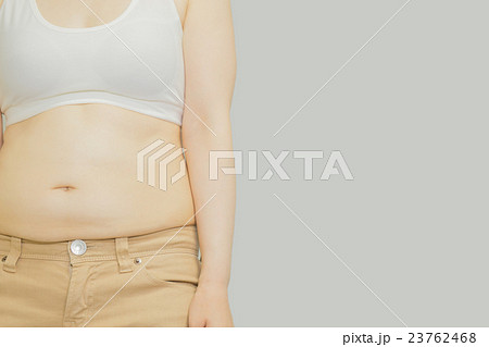 女性のぽっちゃりおなか 女性のぽっちゃりおなか 23762468