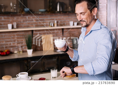 Man looking at his smartwatch 23763690