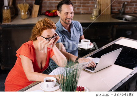 Typical morning of modern couple 23764298