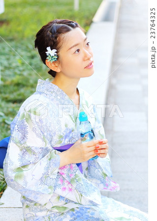 浴衣の女性 23764325