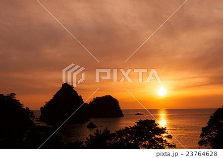 堂ヶ島の夕日の写真素材