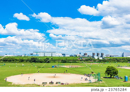 爽やかな夏空と草野球 爽やかな夏空と草野球 23765284