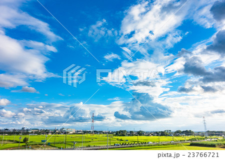 【埼玉県】田園風景と夏の空 23766721