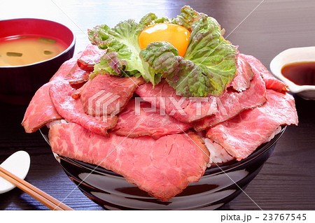 ローストビーフ丼 23767545