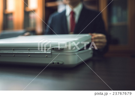 スーツ　ビジネス 23767679