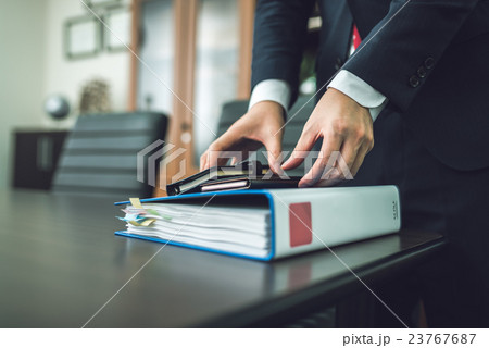 スーツ　ビジネス 23767687