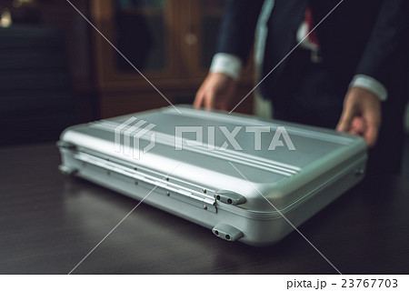 スーツ　ビジネス 23767703