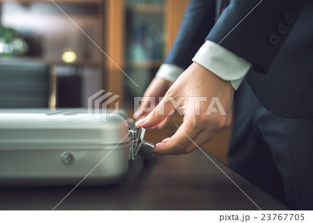 スーツ　ビジネス 23767705