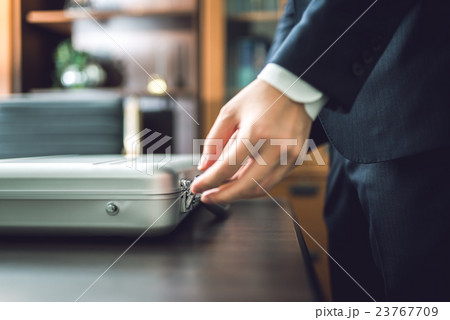 スーツ　ビジネス 23767709