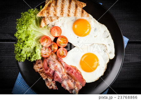 Traditional breakfast on a plate Traditional breakfast on a plate 23768866