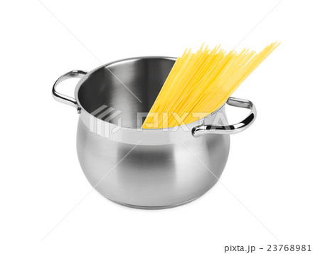 Spaghetti in pan 23768981