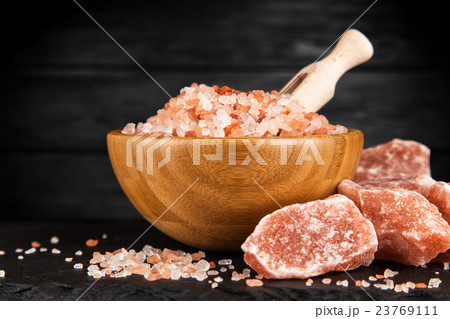 Salt in a bamboo bowl 23769111