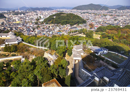 【国宝・世界遺産】逆にレア『平成の大修理中』の姫路城覆屋からの眺望 23769431