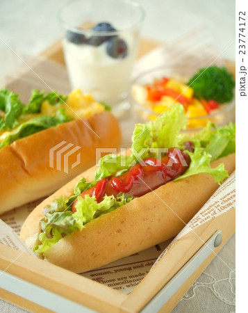 ウィンナーと卵のホットドッグランチ ウィンナーと卵のホットドッグランチ 23774172