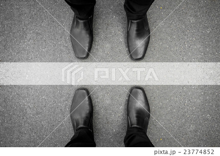 Two men standing at the white line 23774852