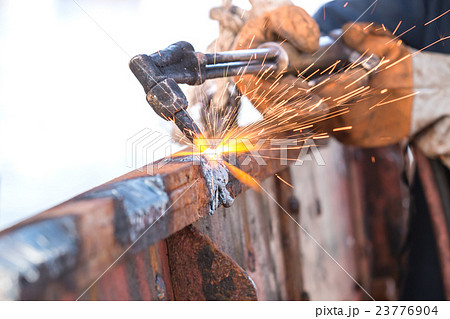 Worker cutting steel using metal torch Worker cutting steel using metal torch 23776904