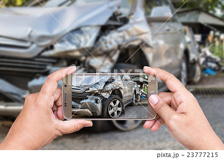 Hand of woman holding smartphone and take photo of car accident Hand of woman holding smartphone and take photo of car accident 23777215