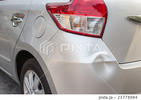 Backside of silver car get damaged by accident 23778984