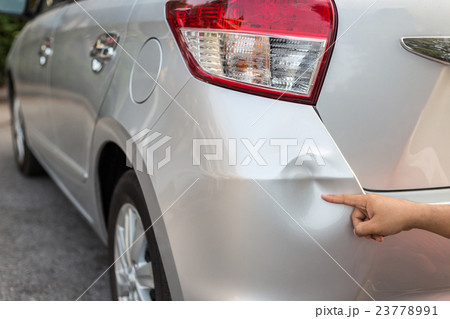 Backside of silver car get damaged by accident Backside of silver car get damaged by accident 23778991