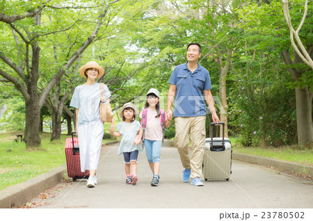 夏休みの家族旅行 23780502