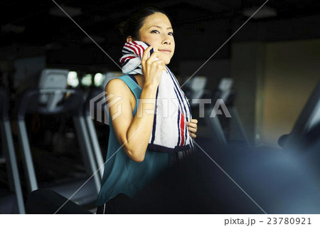 女性　ランニングマシン 23780921