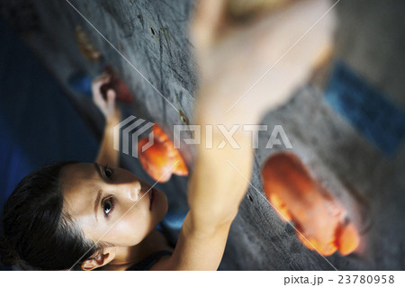 女性 ボルダリング 女性 ボルダリング 23780958