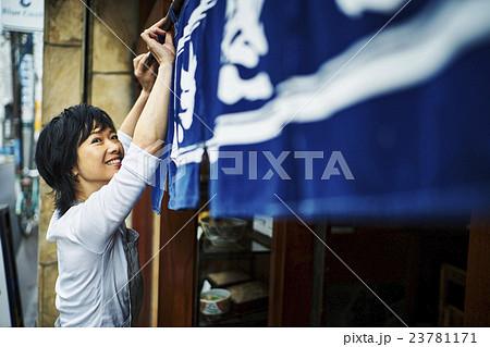 蕎麦屋　店員 23781171