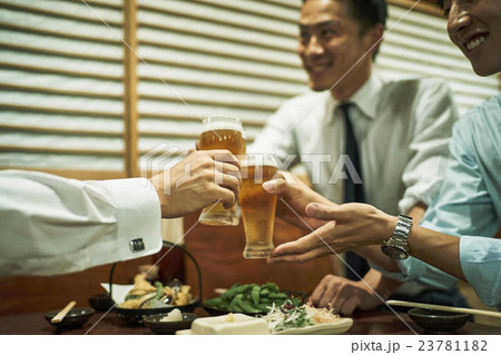 ビジネスマン 居酒屋 ビジネスマン 居酒屋 23781182