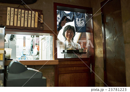 蕎麦屋　店員 23781223