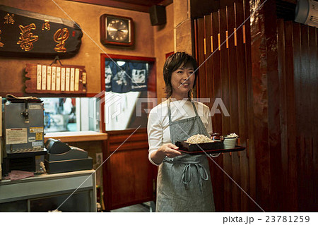 蕎麦屋　店員 23781259