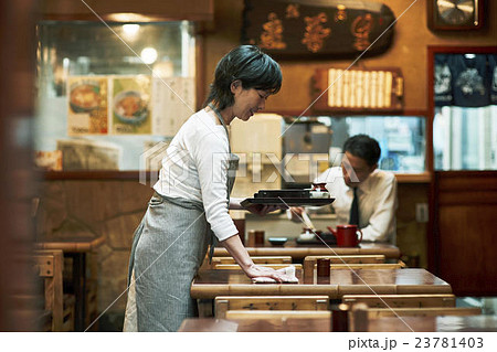 蕎麦屋　店員 23781403