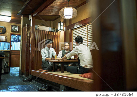 ビジネスマン 居酒屋 ビジネスマン 居酒屋 23781664