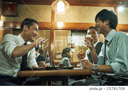ビジネスマン 居酒屋 ビジネスマン 居酒屋 23781709