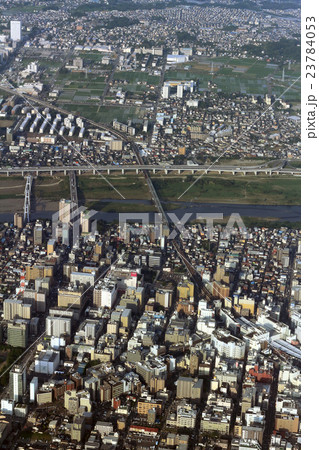 小田急小田原線の本厚木駅付近から海老名市方向を空撮 23784053