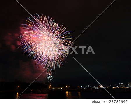 函館湾 夏の花火大会と夜景 23785942