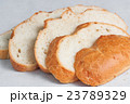 Slices of bread 23789329